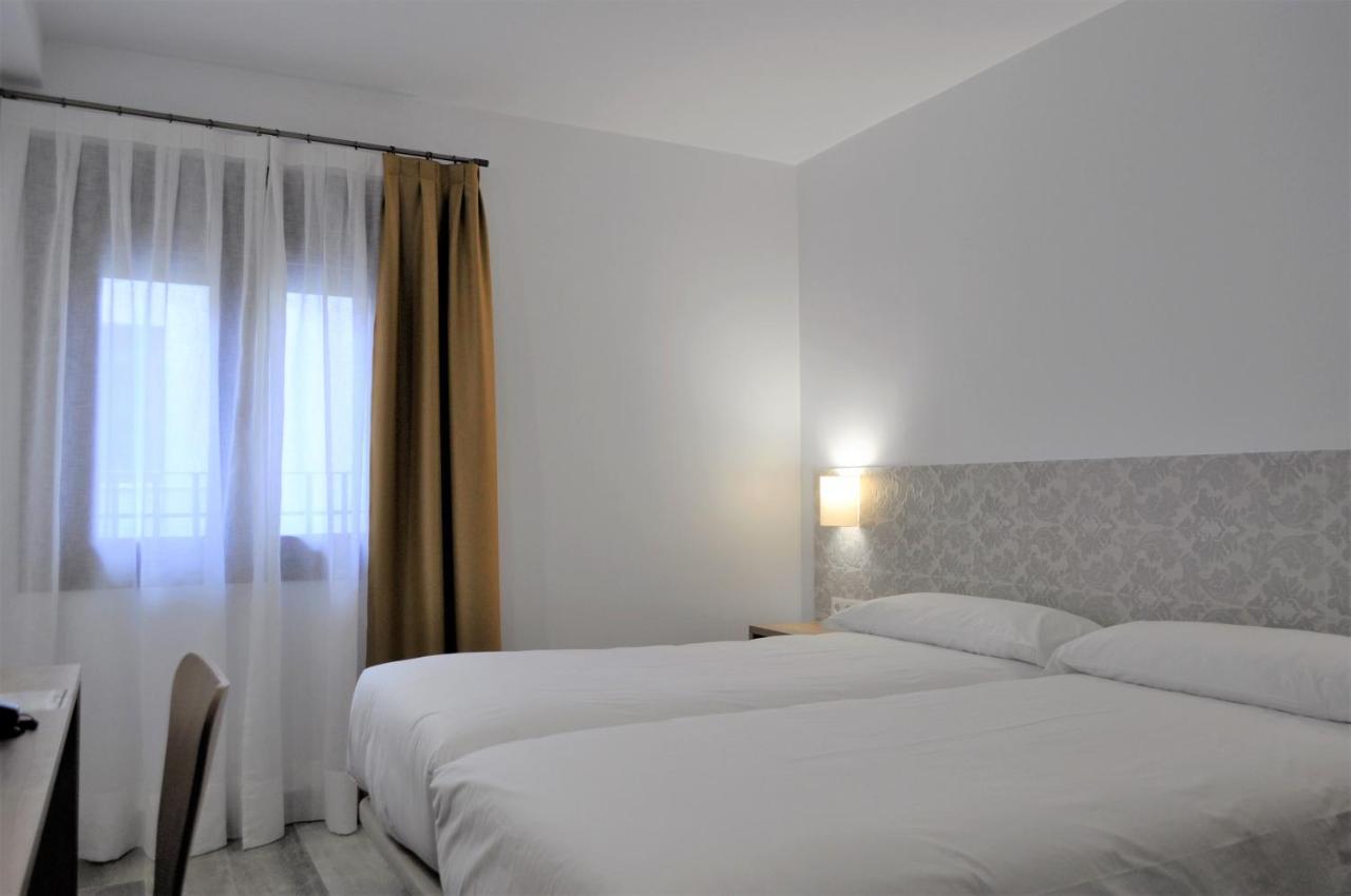 Hostal Restaurante Villa De Brihuega Dış mekan fotoğraf