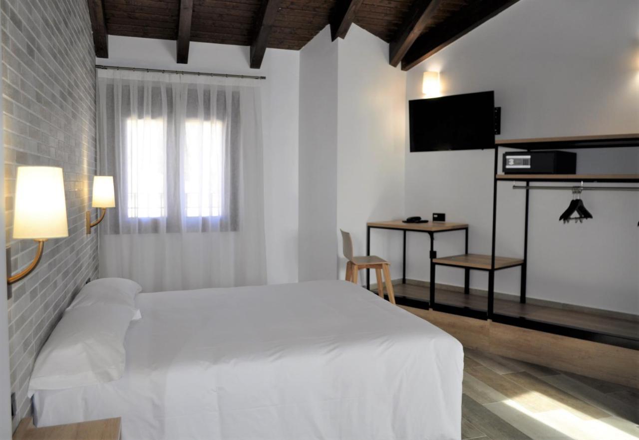 Hostal Restaurante Villa De Brihuega Dış mekan fotoğraf