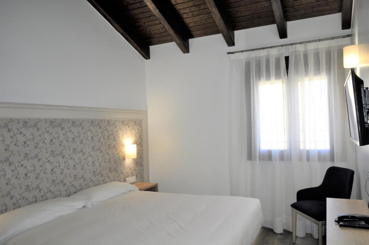 Hostal Restaurante Villa De Brihuega Dış mekan fotoğraf